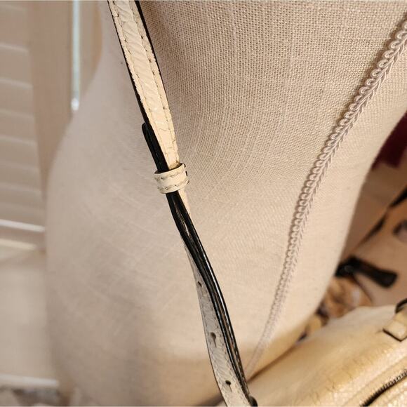 GIVENCHY CREAM DEERSKIN CRINKLE LEATHER PURSE - Picture 6 of 15